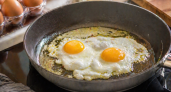 Почему яйца не стоит жарить на подсолнечном масле: это правило лучше запомнить сразу
