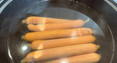Нужно ли снимать пленку с сосисок перед варкой: производители продукта дали окончательный ответ