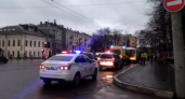 В Комсомольске-на-Амуре мать троих детей танцевала в трусах у капота машины ДПС