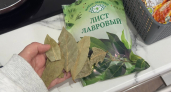 Положите лавровый лист в шкаф с постельным бельем: хитрый трюк, который работает