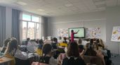 Во всех школах страны окна в классах всегда слева от парт - вспомнили? Вот почему так