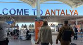 Таблички под запретом: как с 1 августа встречают туристов в аэропорту Антальи  и что будет, если нарушить правило 