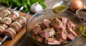 2 ложки маринада — и сочный мягкий шашлык за 20 минут: получается вкуснее, чем на Кавказе