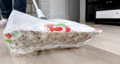 Пакет из Пятерочки беру не для продуктов, а надеваю на швабру: шерсть и вековая грязь сами липнут к нему за секунды