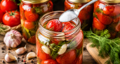 1 ложка на банку — и помидоры плотные и мясистые: без стерилизации, уксуса и варки — идеальная закуска на зиму