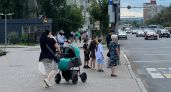 "Я перестала покупать светлую одежду, потому что пятна победили": история мамы, которой приходится носить темное 