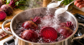 2 ложки в воду – и через 9 минут сочная свекла готова: яркая, вкусная и без возни