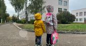 Старший ребенок наотрез отказывается помогать младшему: как поступить родителям
