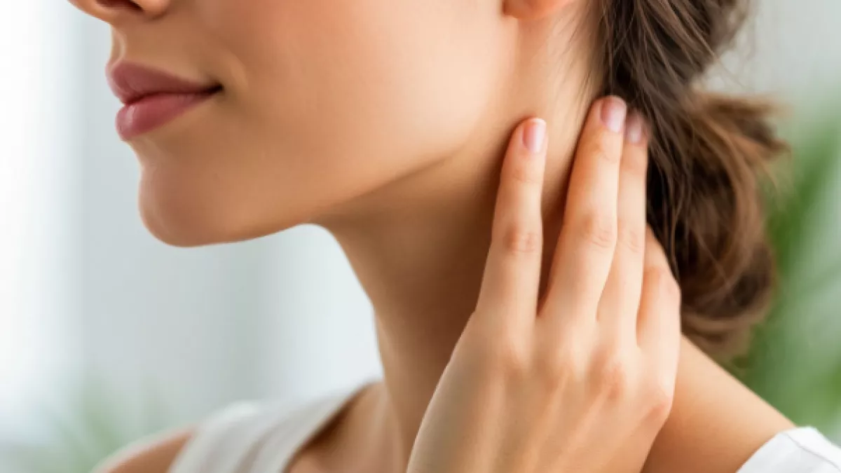 Забудьте про «кольца Венеры»: одно упражнение и доступная маска вернут упругость шее