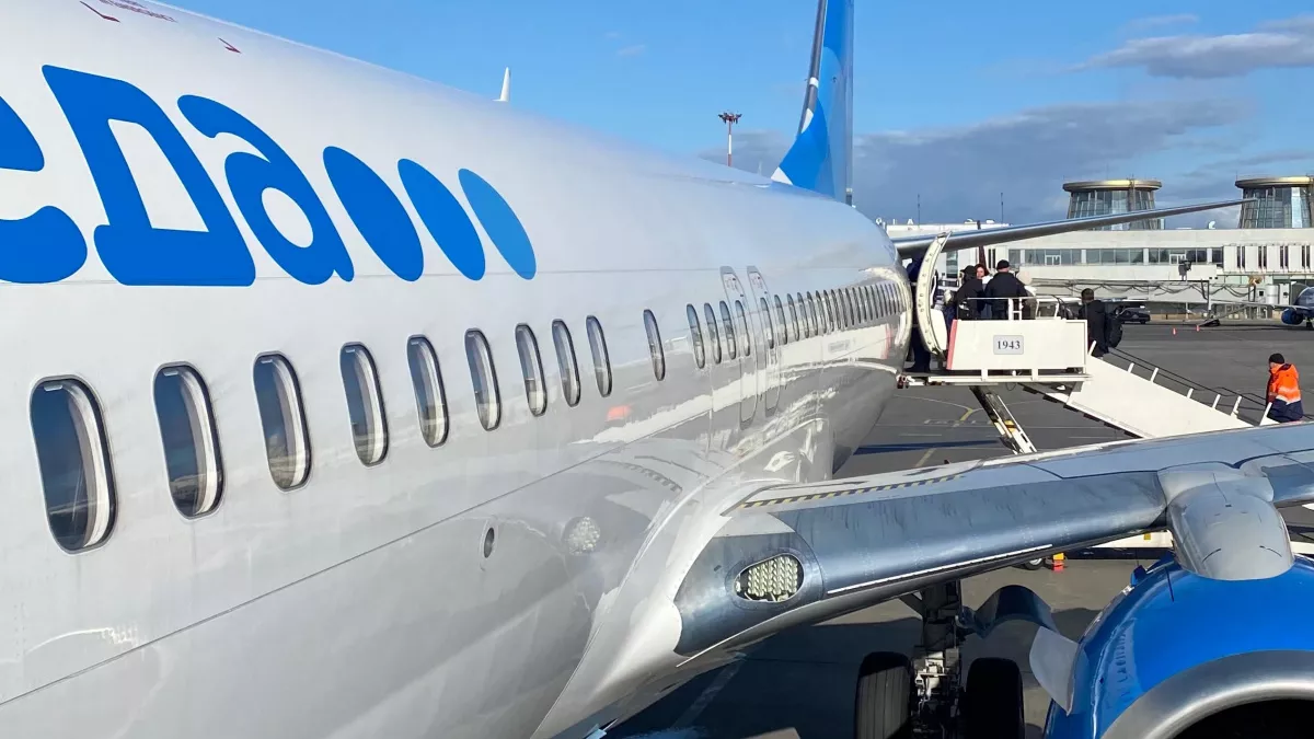 Авиакомпания «Победа» будет бесплатно размещать рядом детей 12–18 лет и их сопровождающих