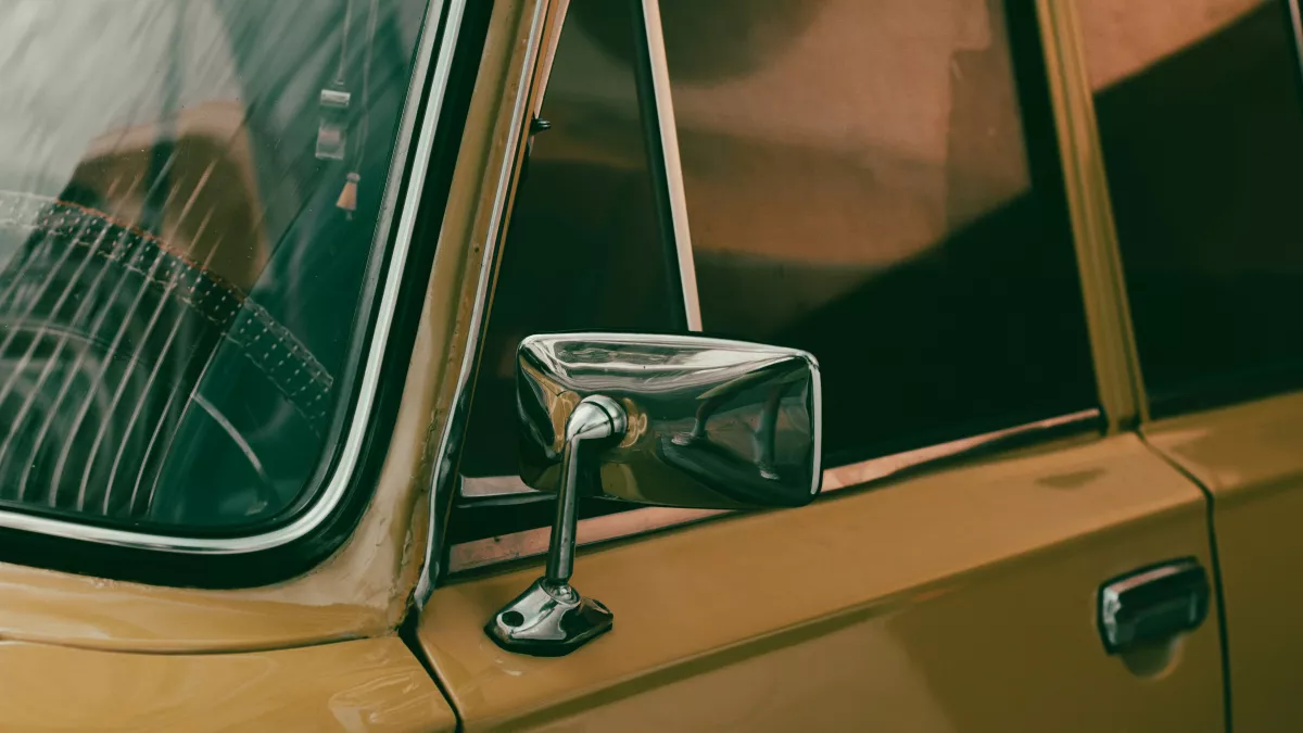 Зачем в СССР ставили треугольные форточки в каждую машину и почему современные автомобили от них отказались