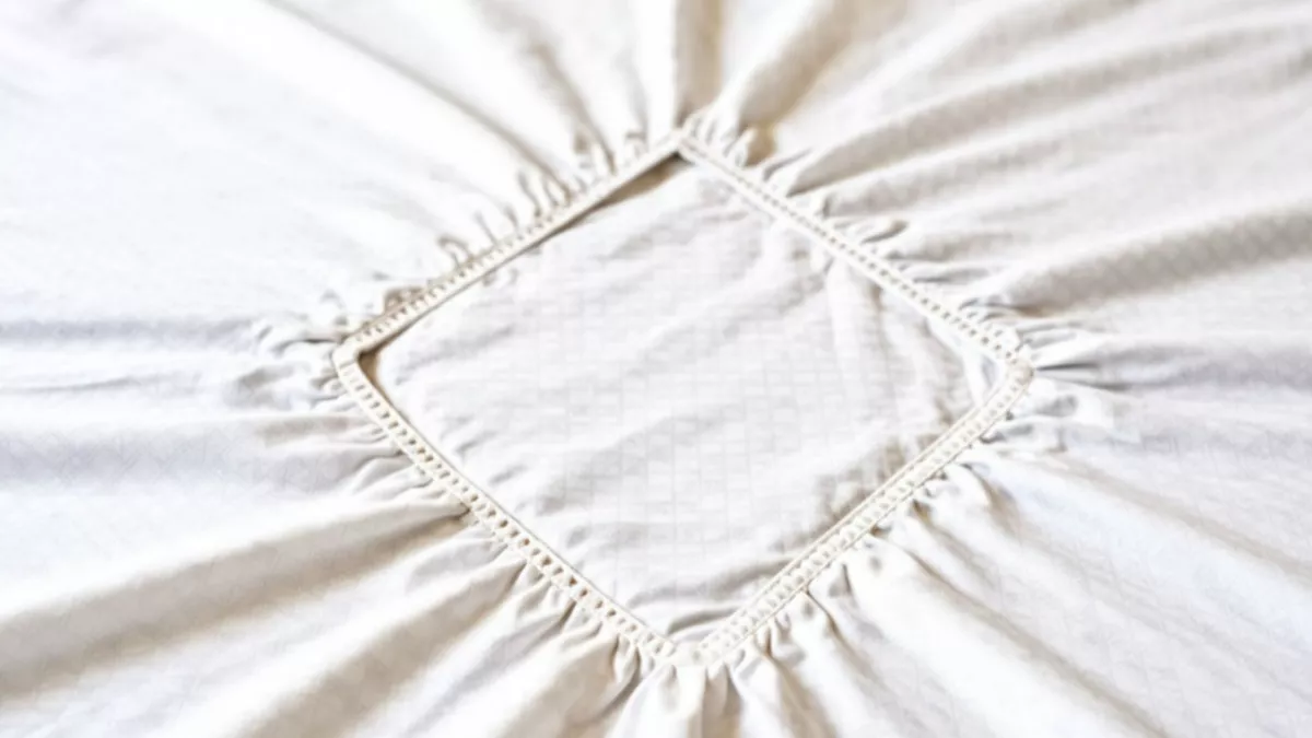 Не для красоты: зачем в СССР делали пододеяльники с вырезом посередине: сейчас молодежь не понимает