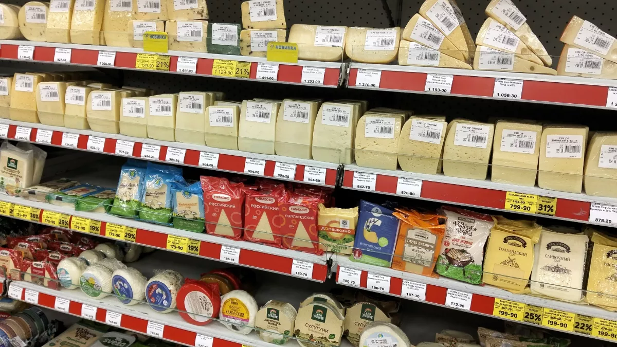 В Роскачестве назвали лучшие и худшие марки сыра "Маасдам"