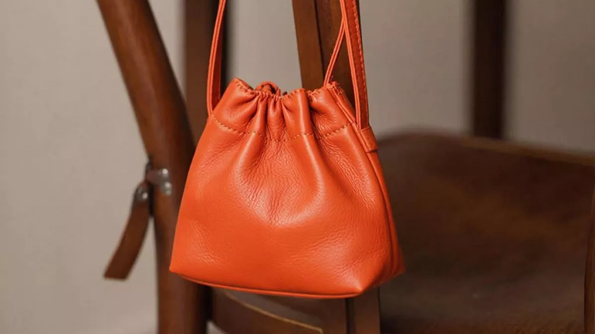 Сумки-кисеты вернулись в моду: ностальгия по 2010-м, которая покоряет 2026-й