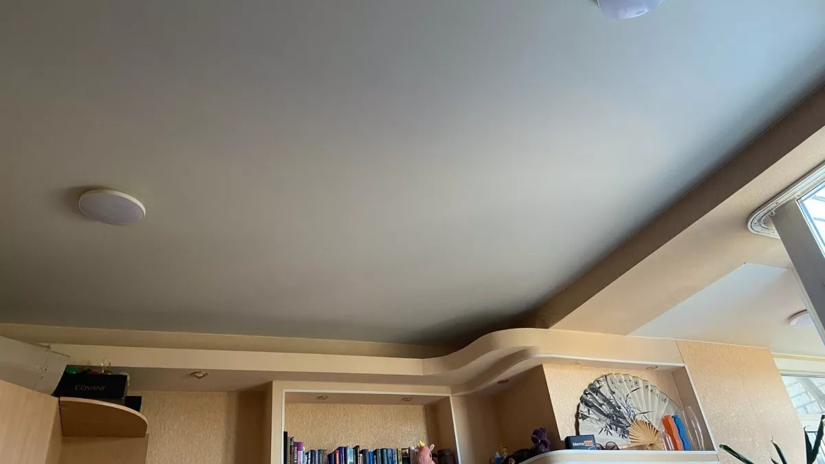 Глянец вышел из моды: 4 способа сделать потолок, от которых дизайнеры в восторге