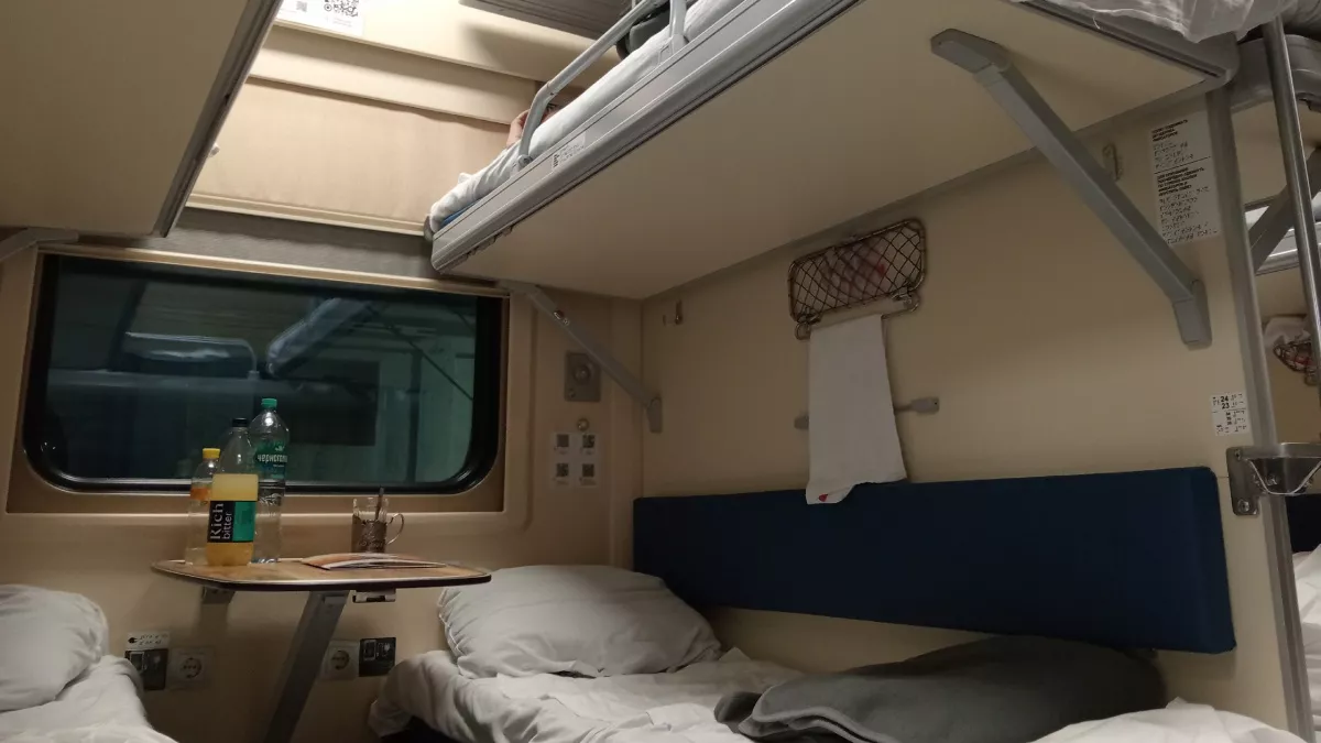 Что делать, если мамочка с детьми требует уступить вашу нижнюю полку в поезде