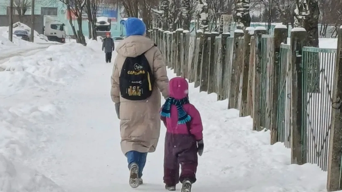 Не запрещать, но говорить честно: Эксперт - о том, как регулировать использование ИИ в школах