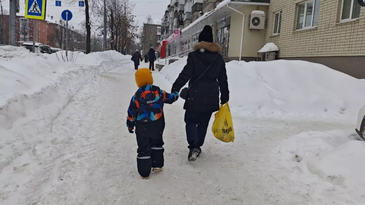 Древнейшее имя для мальчика бьет все рекорды популярности - в переводе значит "Бог - спасение"