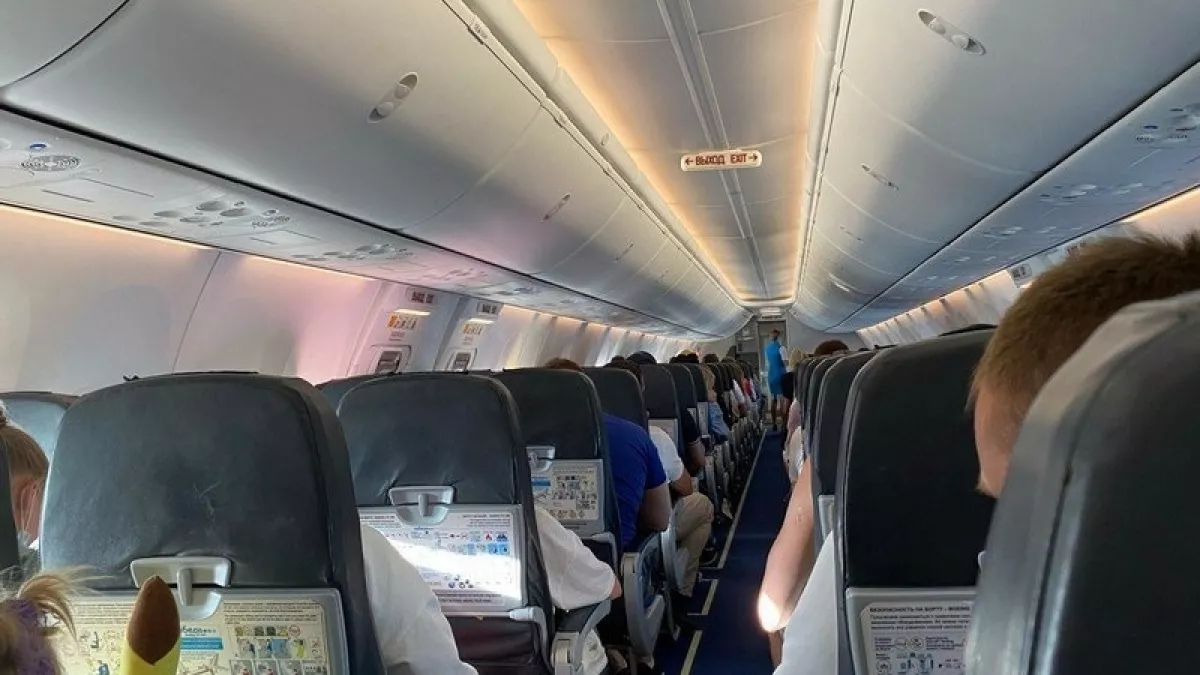 Стюардесса рассказала, почему в самолет ни в коем случае нельзя надевать джинсы или кроссовки