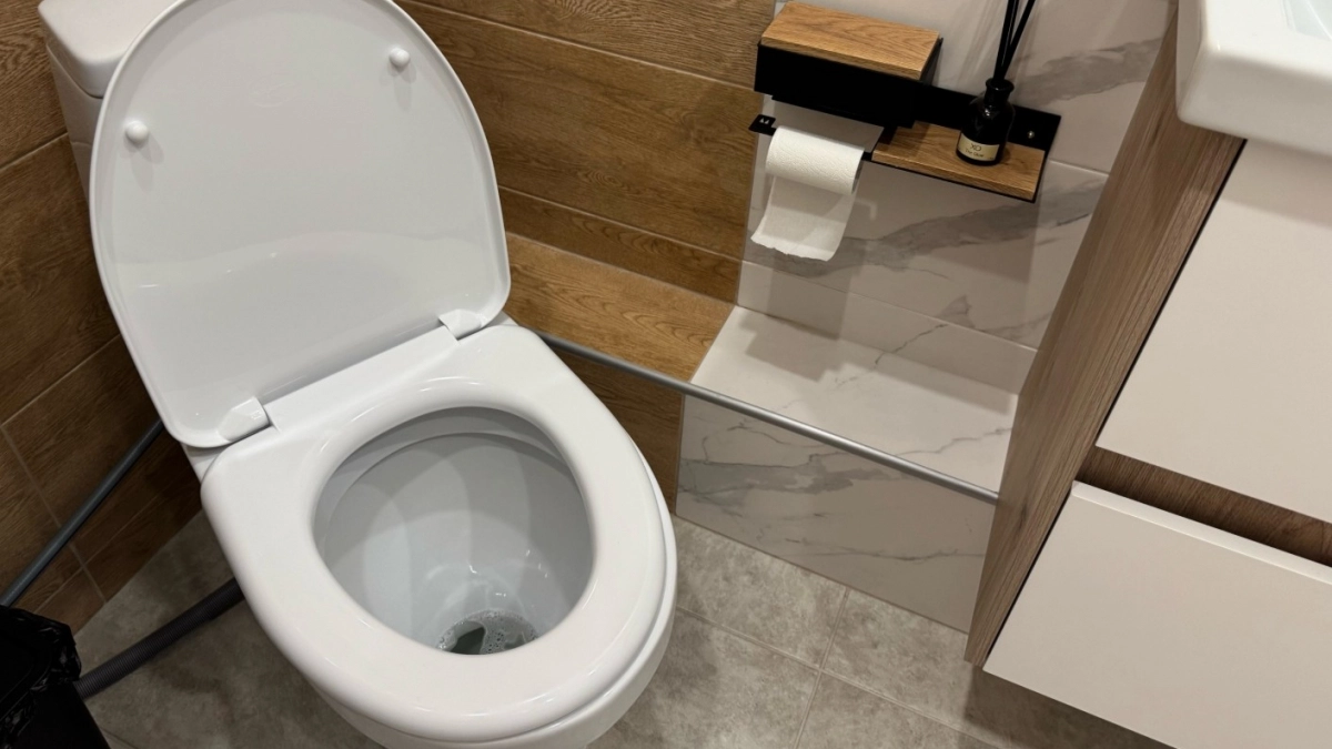 Ходить в туалет на обычный унитаз больше не модно: новейший туалетный тренд скоро дойдет и до нас