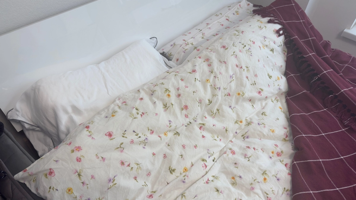 Старые одеяла никогда не выбрасываю: придумала, как использовать их в быту — вот 6 крутых идей