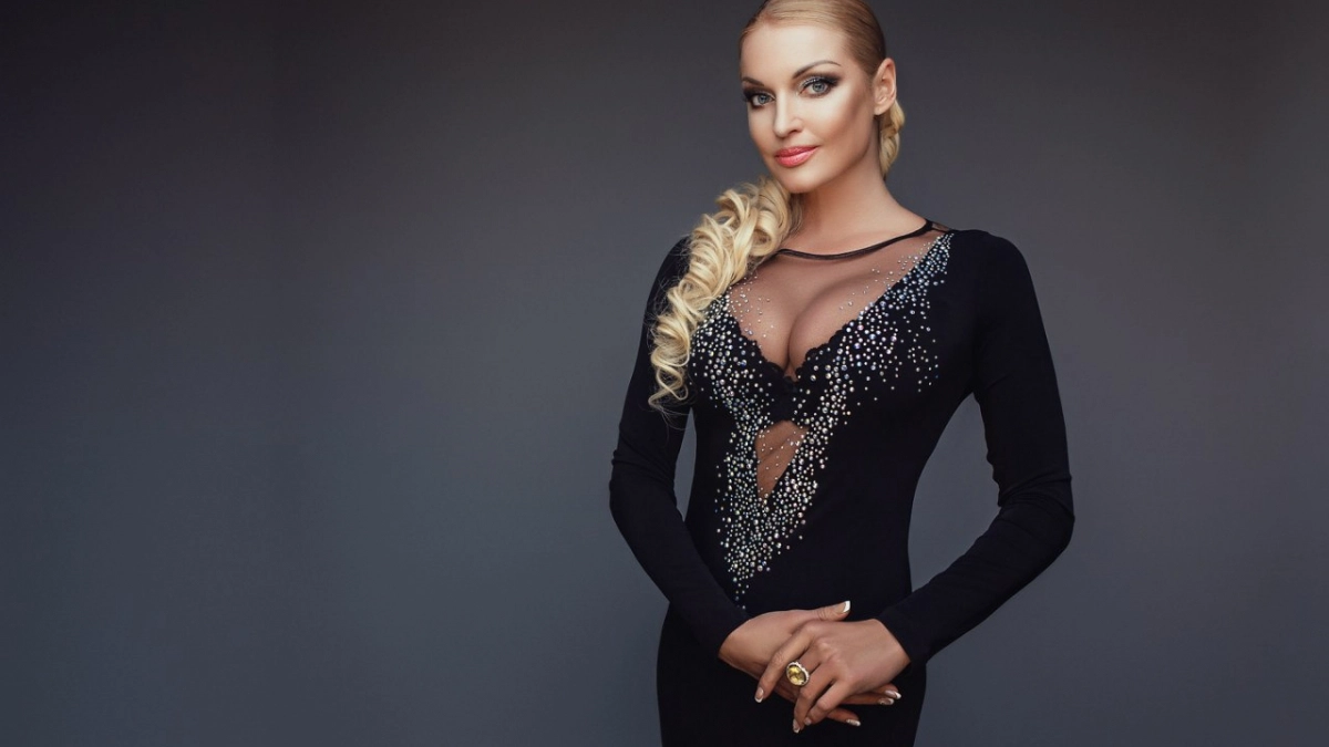 Волочкова обвинила мать и дочь в предательстве после сложной операции