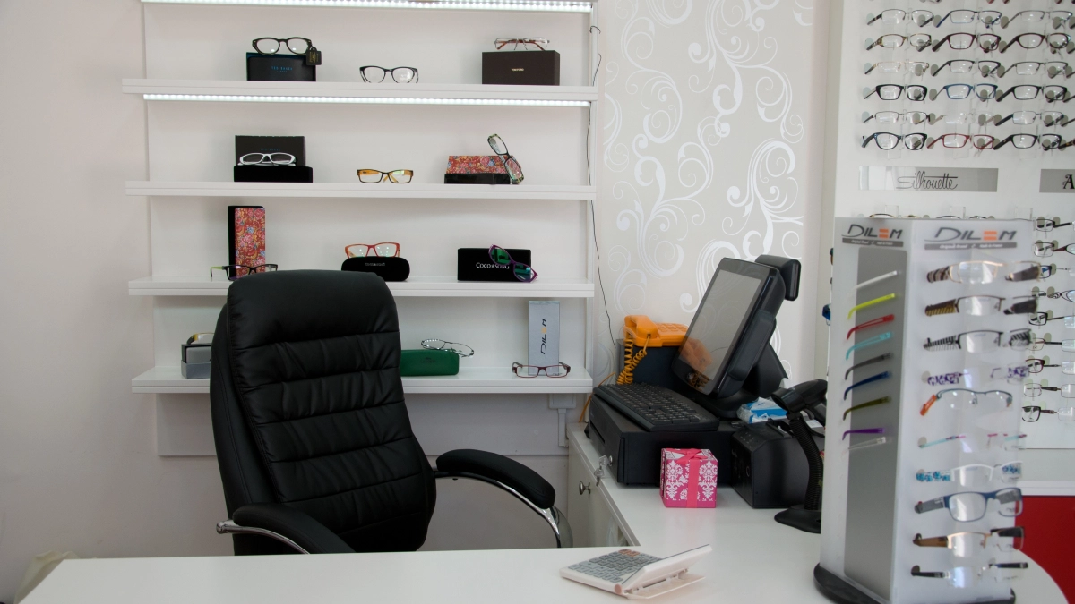 Прогулки, экраны и правила гигиены: врачи о том, как сохранить зрение ребёнка