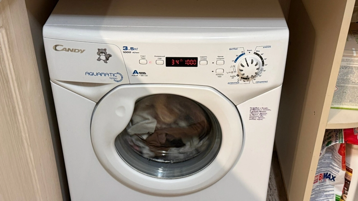 Крошу 2 таблетки в лоток стиралки - и на выходе получаю кипенно-белые вещи белые: сияют даже после 10 лет носки