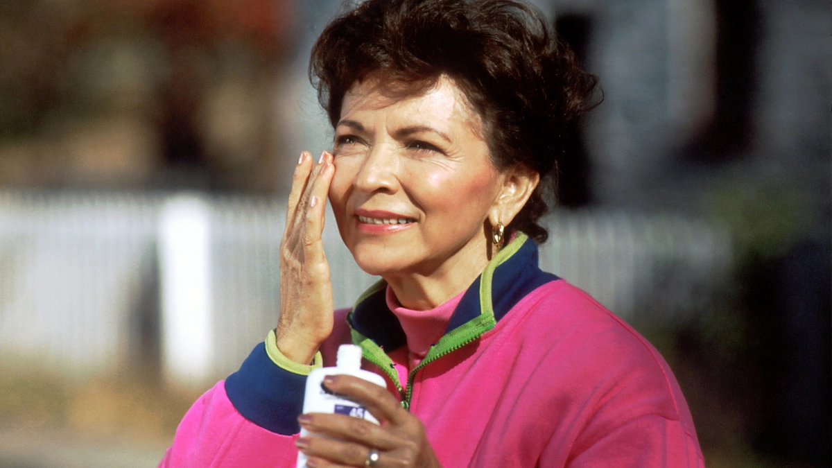 Чем заменить плотный тон после 40 лет: визажисты советуют более легкие и естественные решения