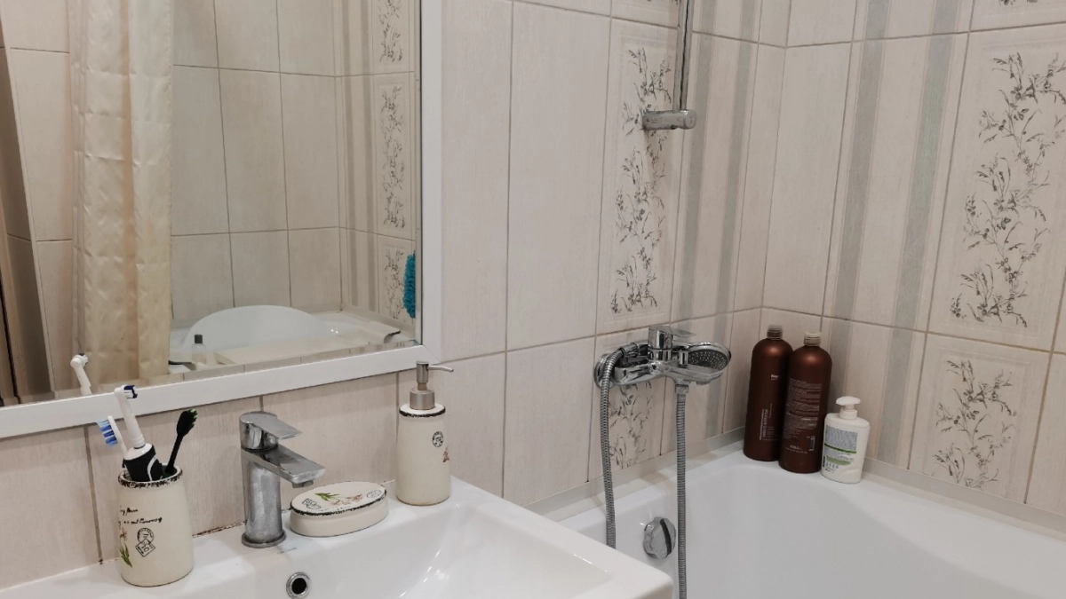 Как освежить кафельную плитку в ванной - без монтажа, пыли и грязи: есть 4 способа