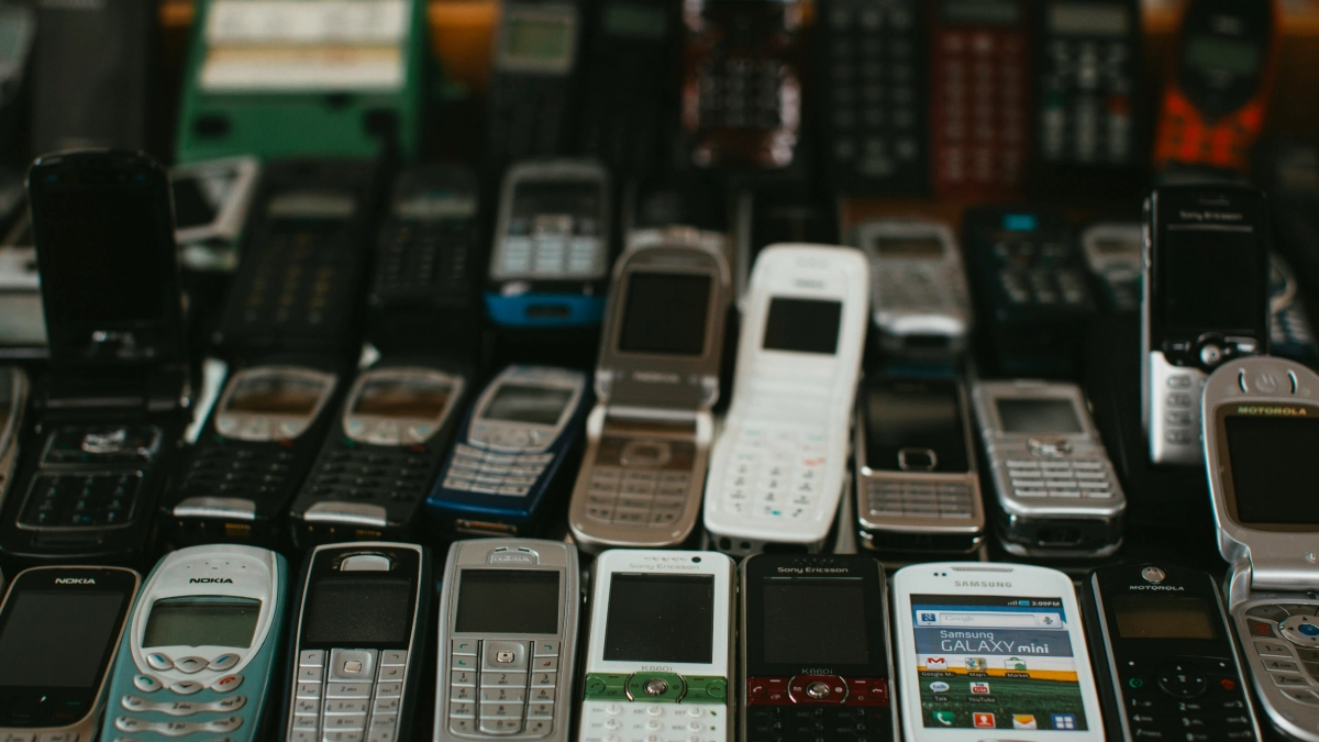 Кнопочные телефоны снова в моде: россияне бросились скупать "бабушкины" гаджеты - причин несколько