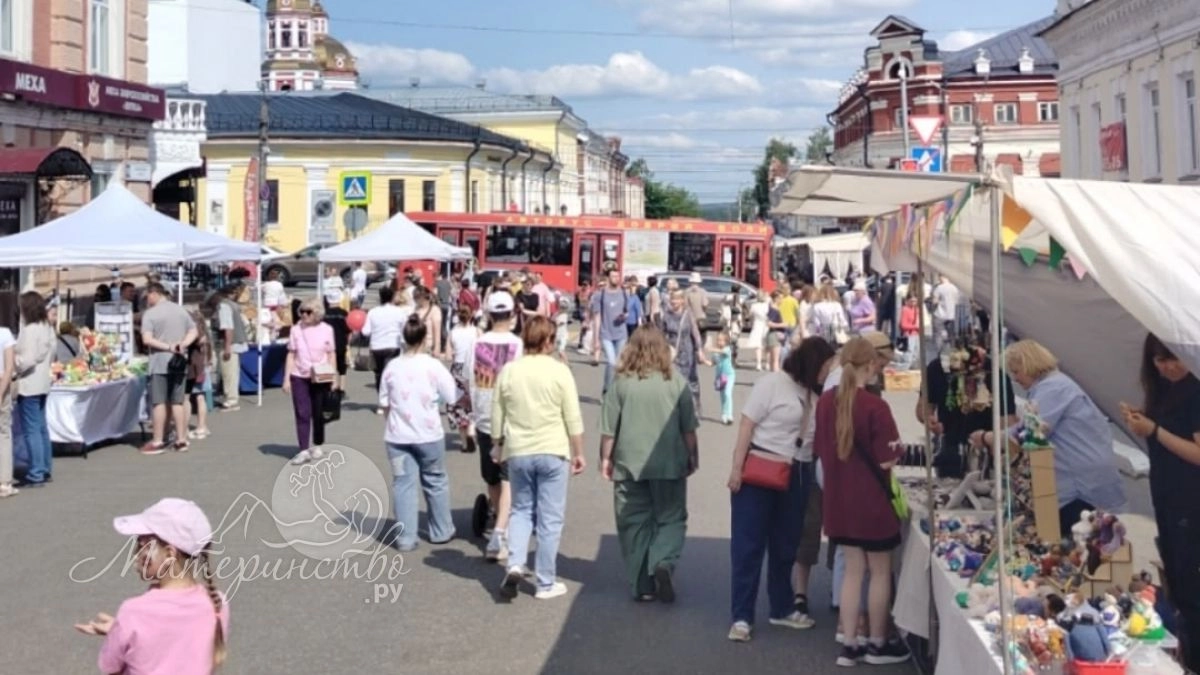 Приставы бессильны: что нельзя забирать у многодетных за долги