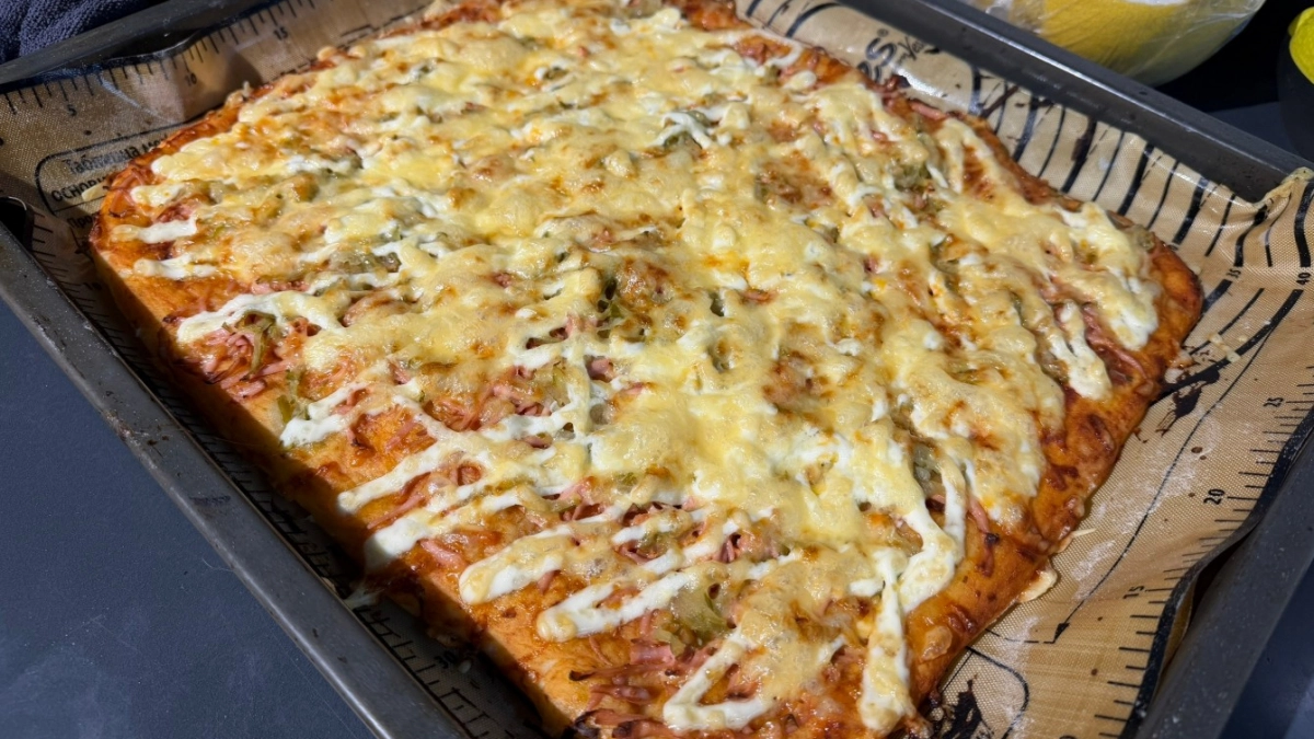 Заказывать пиццу больше не модно: ушлые хозяйки нашли классный рецепт для теста - лучше, чем в пекарне