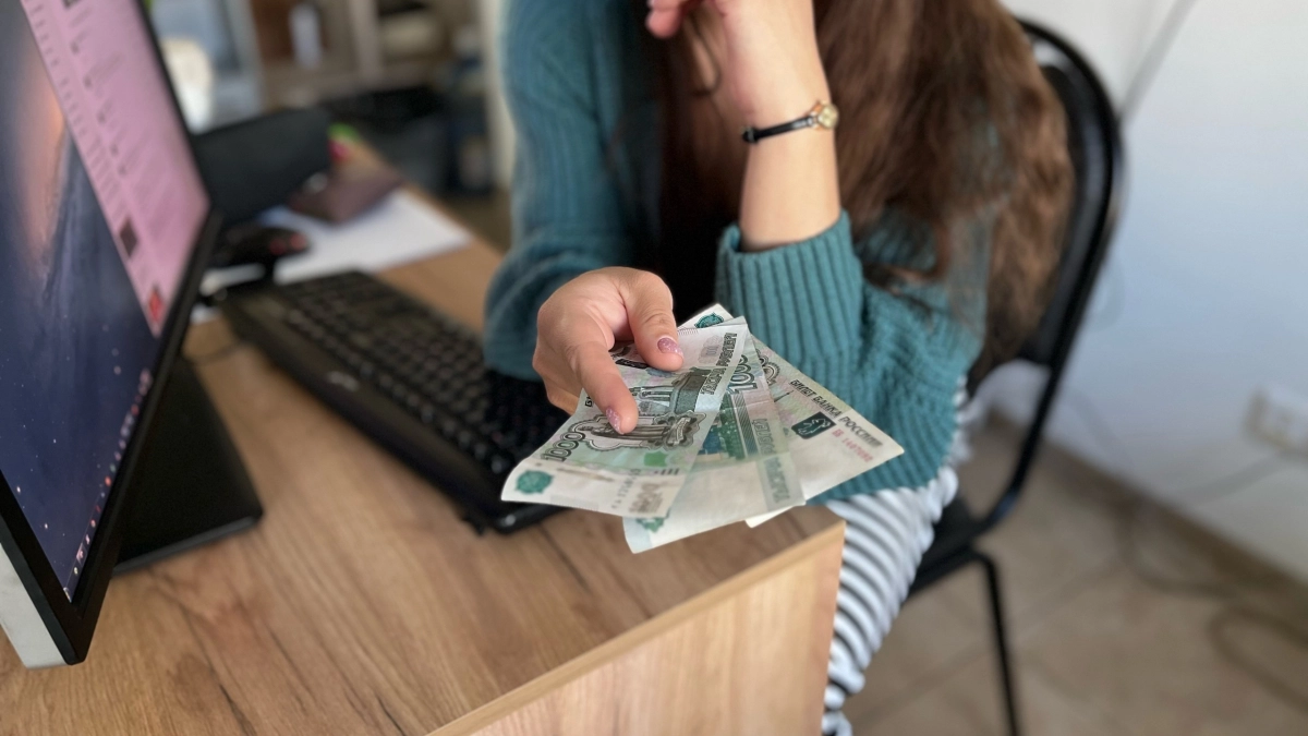 Плюс 2200 рублей к пенсии: кому в 2026 году могут пересчитать выплаты за стаж до 2002 года