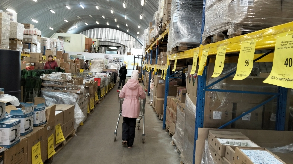 Россиянин проверил самые дешёвые продукты из «Светофора» и честно назвал съедобное и то, что лучше не брать