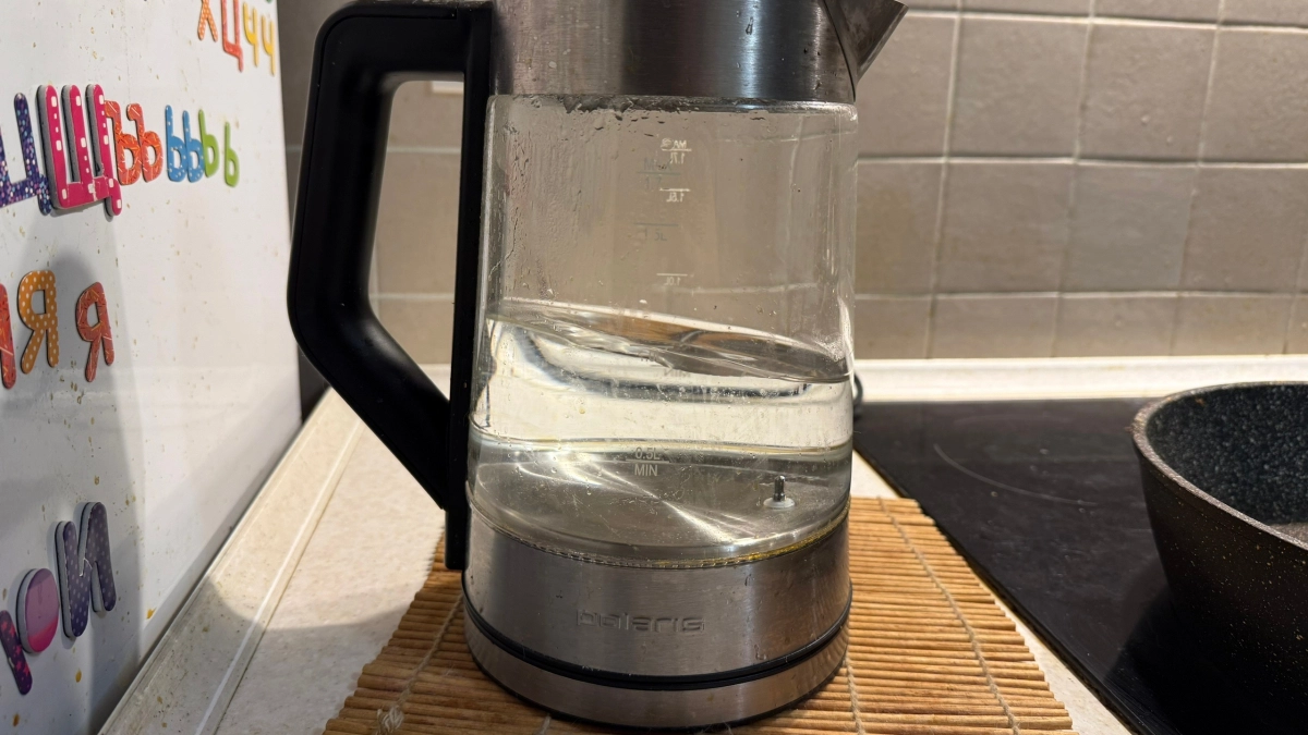 Вопрос о повторном кипячении воды в чайнике наконец прояснили: сколько раз можно греть одну и ту же воду без страха