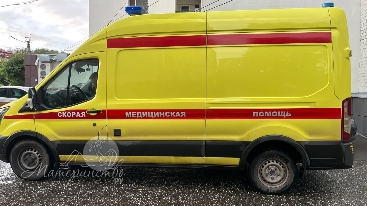 Мать рухнула замертво в игровой зоне ТЦ Барнаула — дети все видели