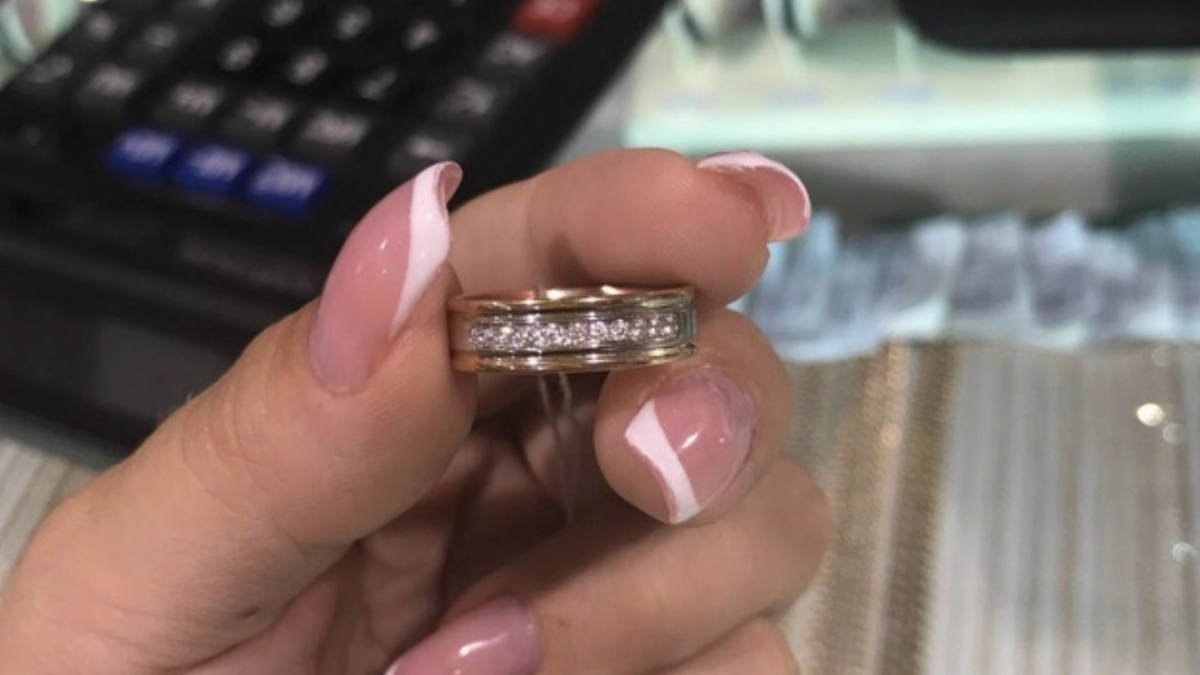 Почему нельзя крутить обручальное кольцо на пальце и снимать без повода - запомните раз и на всю жизнь