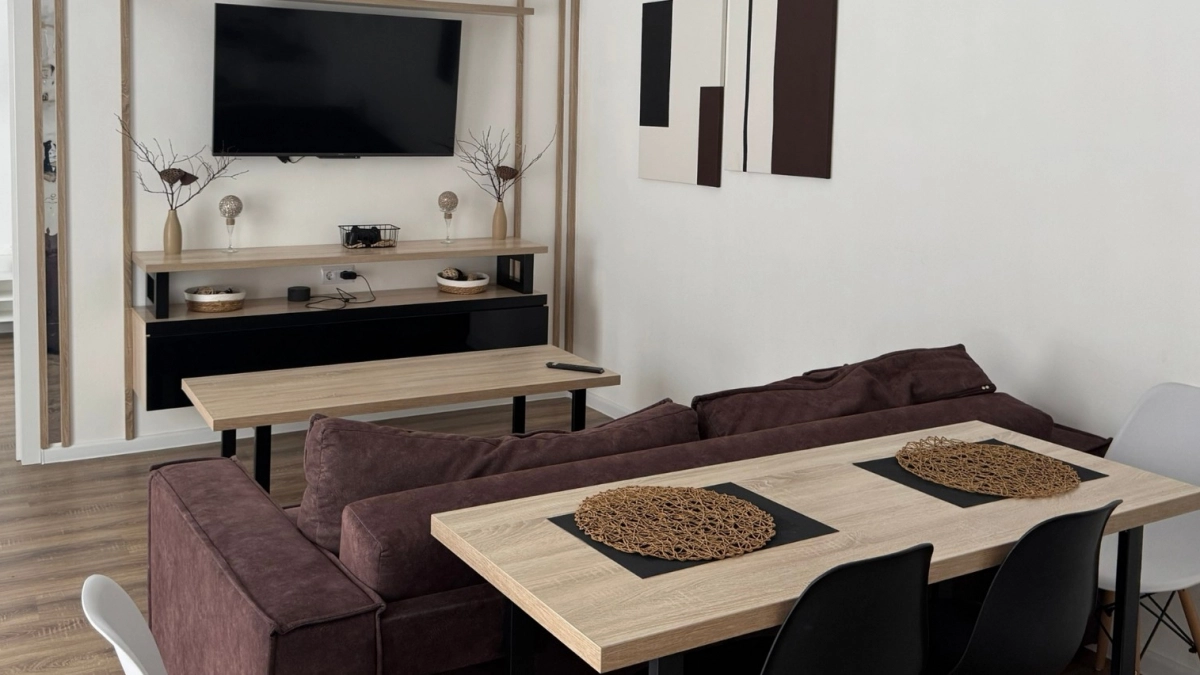 Ставить диван у стены теперь не модно: дизайнеры назвали 4 альтернативы - и удобно, и красиво