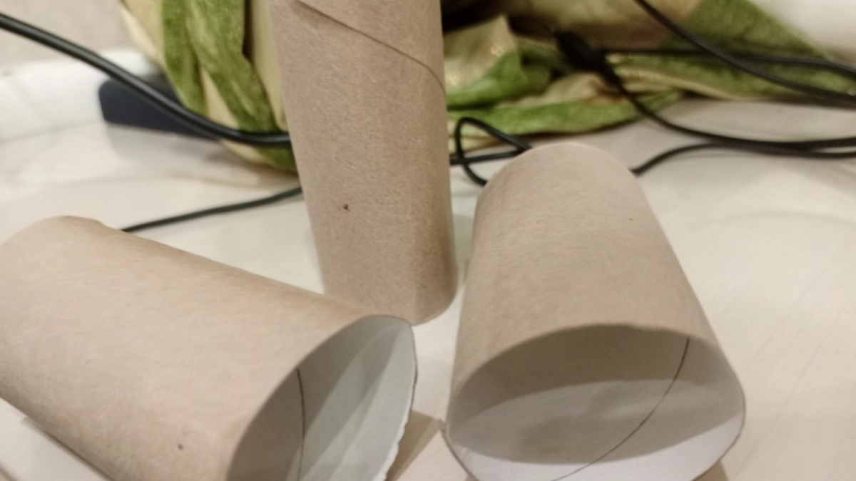 Зачем на гардину вешать втулку туалетной бумаги, а масло лить на мебель: 7 хитростей для хозяек