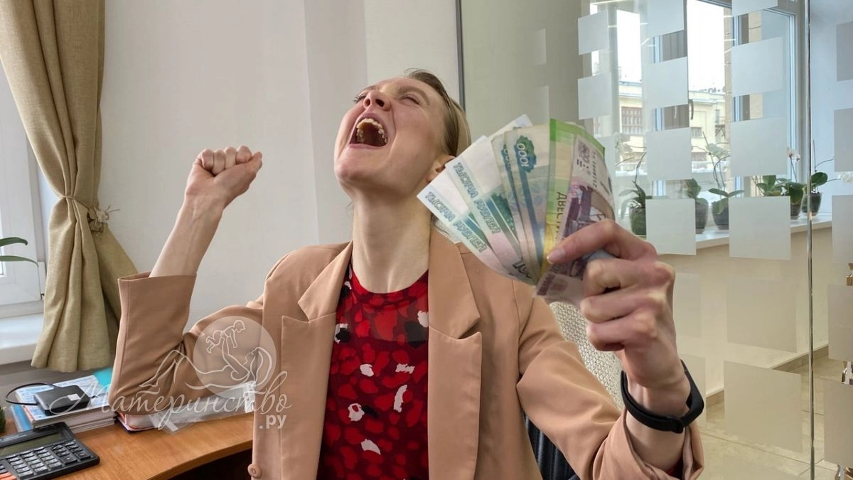 По указанию аферистов 17-летний москвич выбросил в окно 40 тысяч долларов