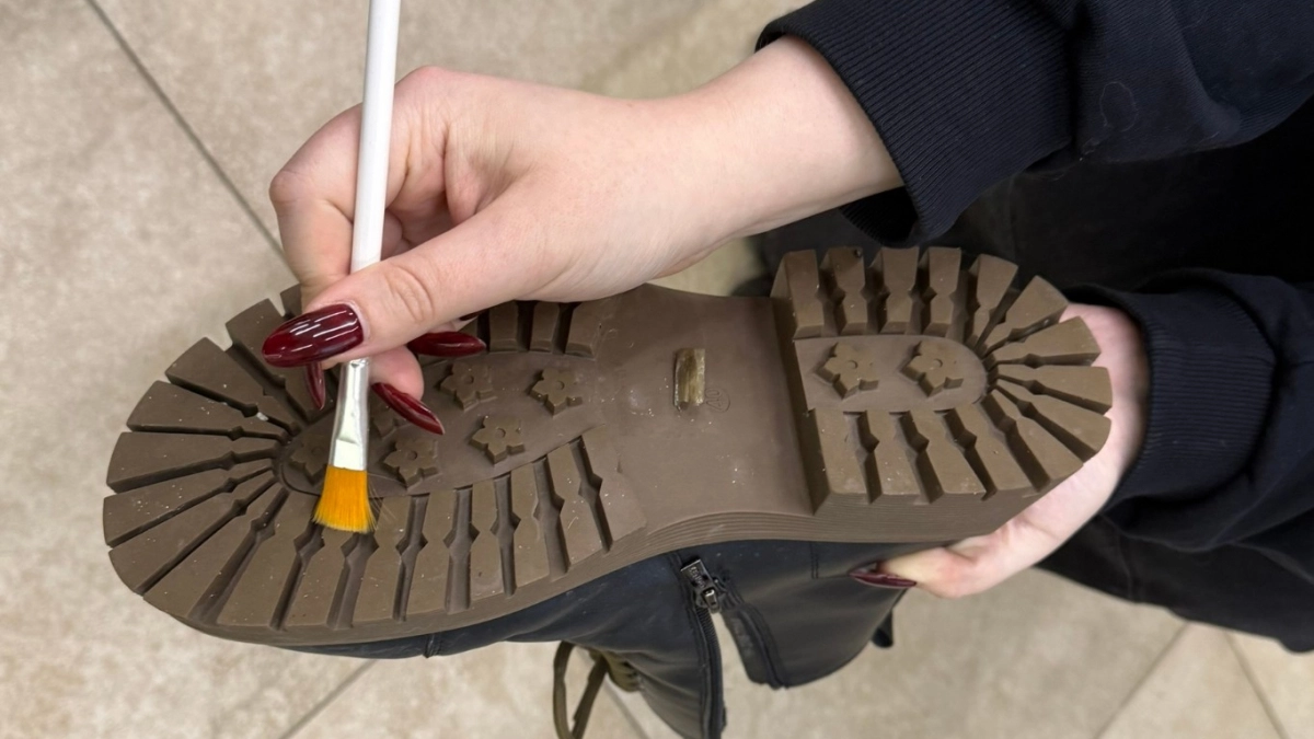 Из-за треснувшей подошвы больше не переживаю: спасаюсь солью - вот что делать