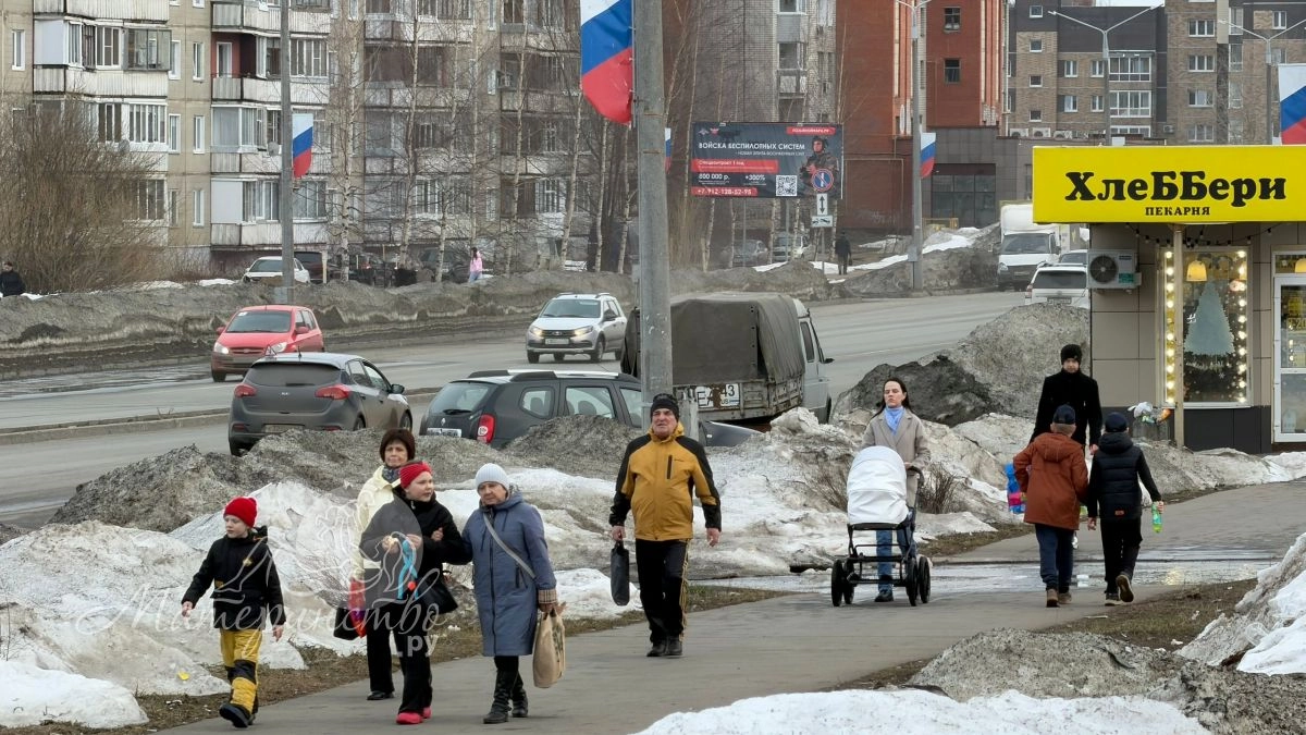 В российском регионе бюджетникам раздают квартиры за рождение детей