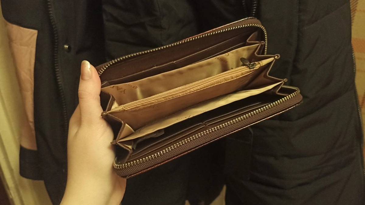 Куда класть кошелек на ночь - народная примета для привлечения богатства. Ее запомните раз и навсегда