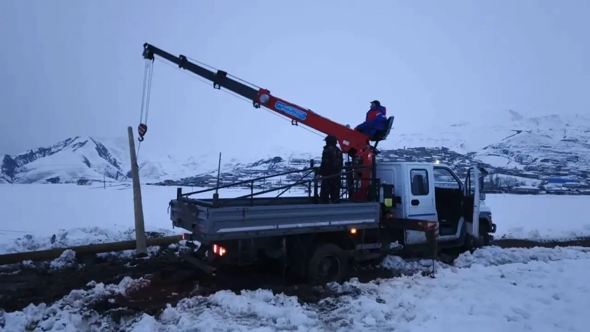 В Дагестане женщину с ребёнком достали живыми после схода лавины