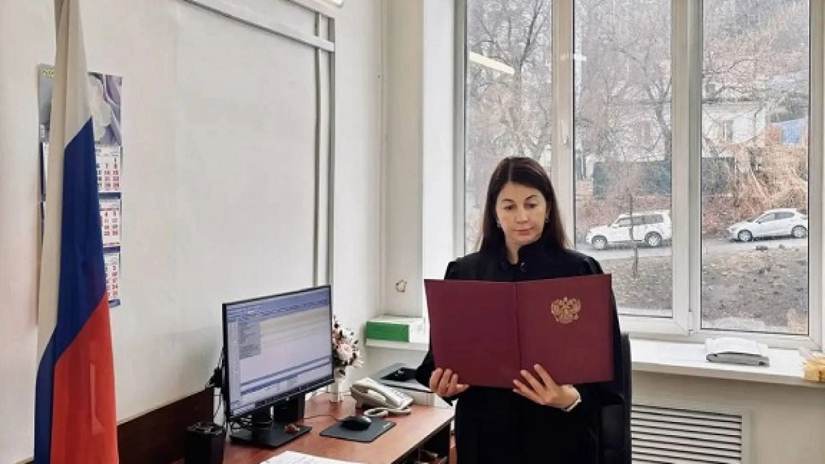 Во Владивостоке родители отсудили у школы 80 тысяч рублей за молчание о травле сына