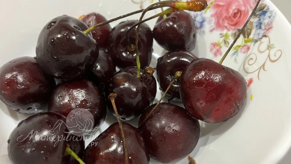 Черешня при беременности: сладкая ягода пользы или запретный плод?