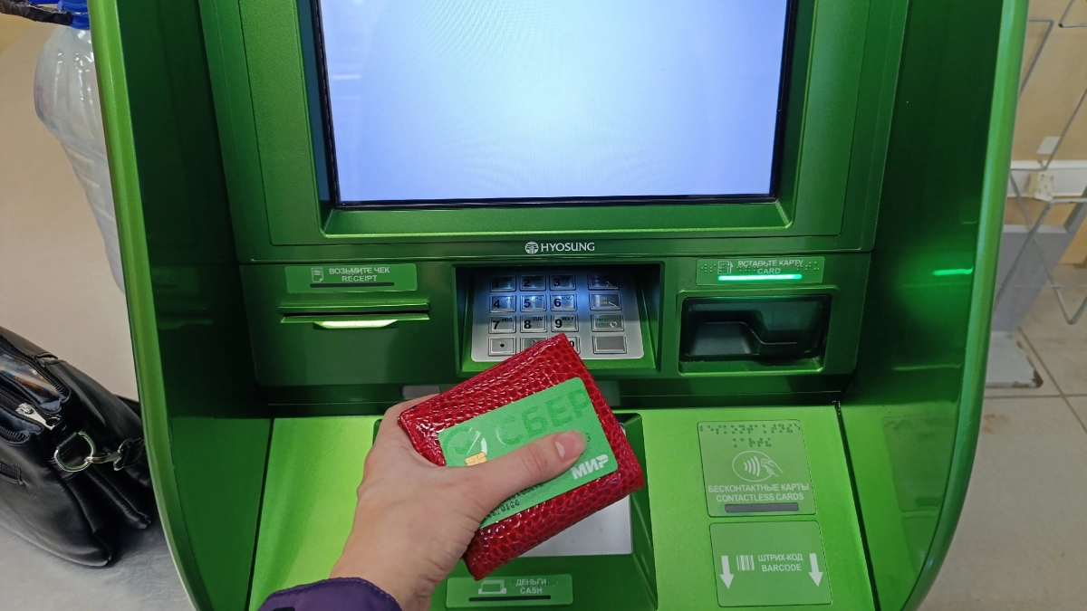 ФНС начнёт штрафовать за все переводы на карту в 2026 году? Разбираемся, где правда, а где паника