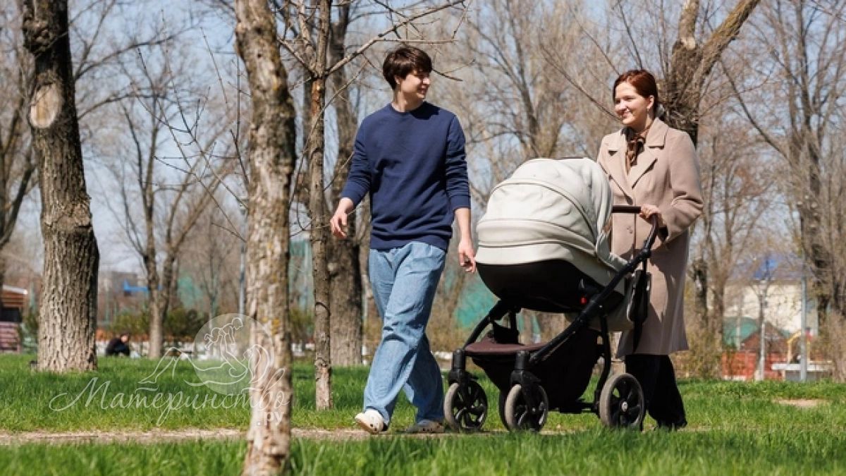 «Нагуляла — сама решай, что делать»: молодые родители — о хейте, ссорах и счастье после шоу «Мама в 16» (16+)
