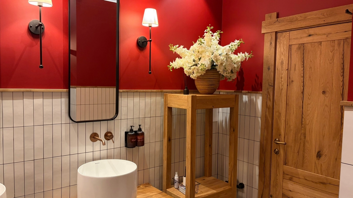 Выбрасывать нельзя, переделать: вот как можно превратить старое зеркало в самое эффектное украшение дома 